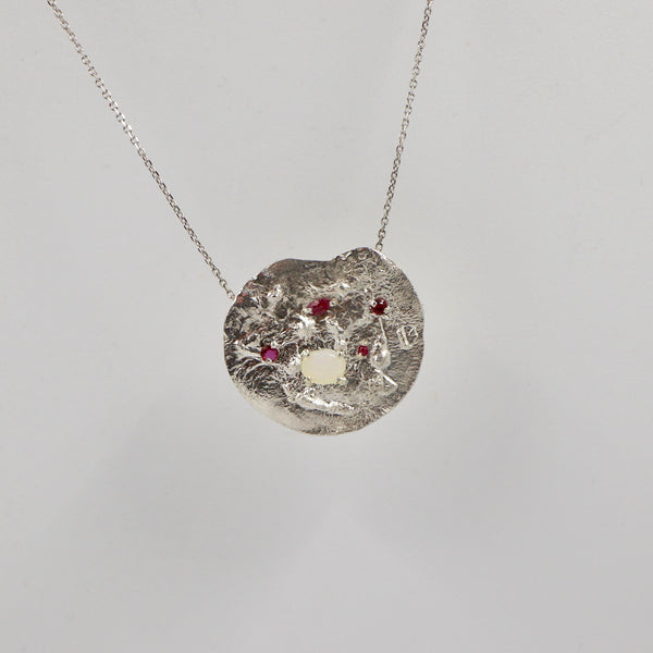 Collier pendentif "minéral" en argent et cinq pierres fines