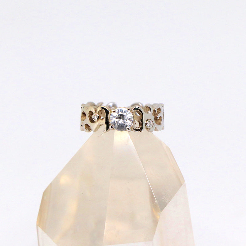 Bague "rinceaux" or blanc sans anneaux, diamants et zircon blanc rond