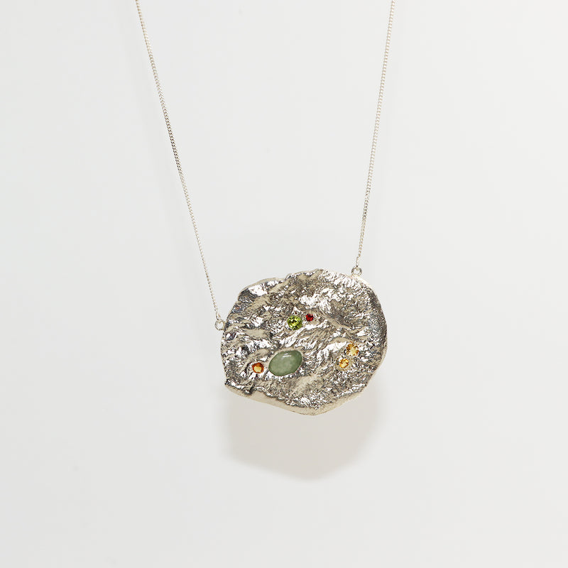Collier pendentif "minéral" en argent et six pierres fines