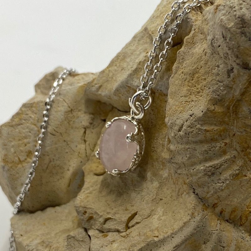 Collier chaine en argent et cabochon de quartz rose